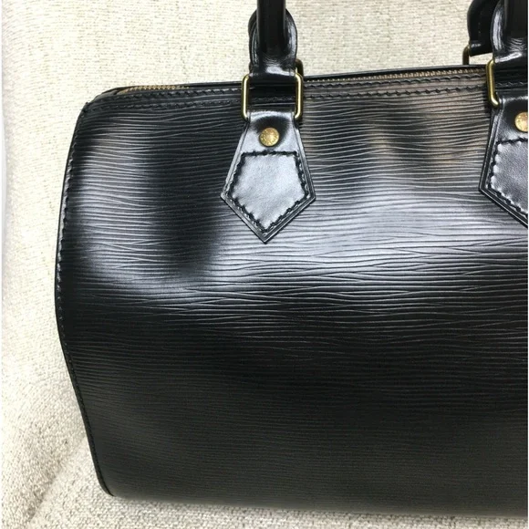 Authentic Louis Vuitton Epi black leather Speedy bag - Picture 15 of 16